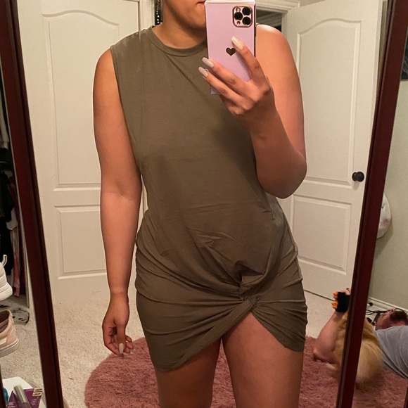 Dresses & Skirts - Twisted Hem Fitted Dress